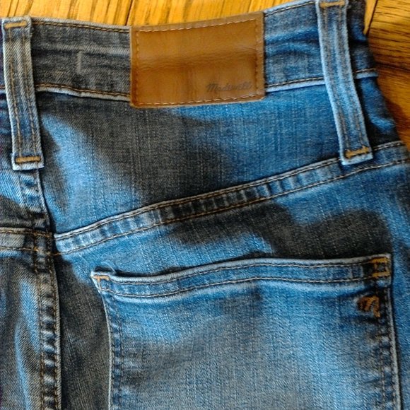Madewell Distressed  Curvy High Rise Skinny Jeans in Size 27P - Picture 9 of 10